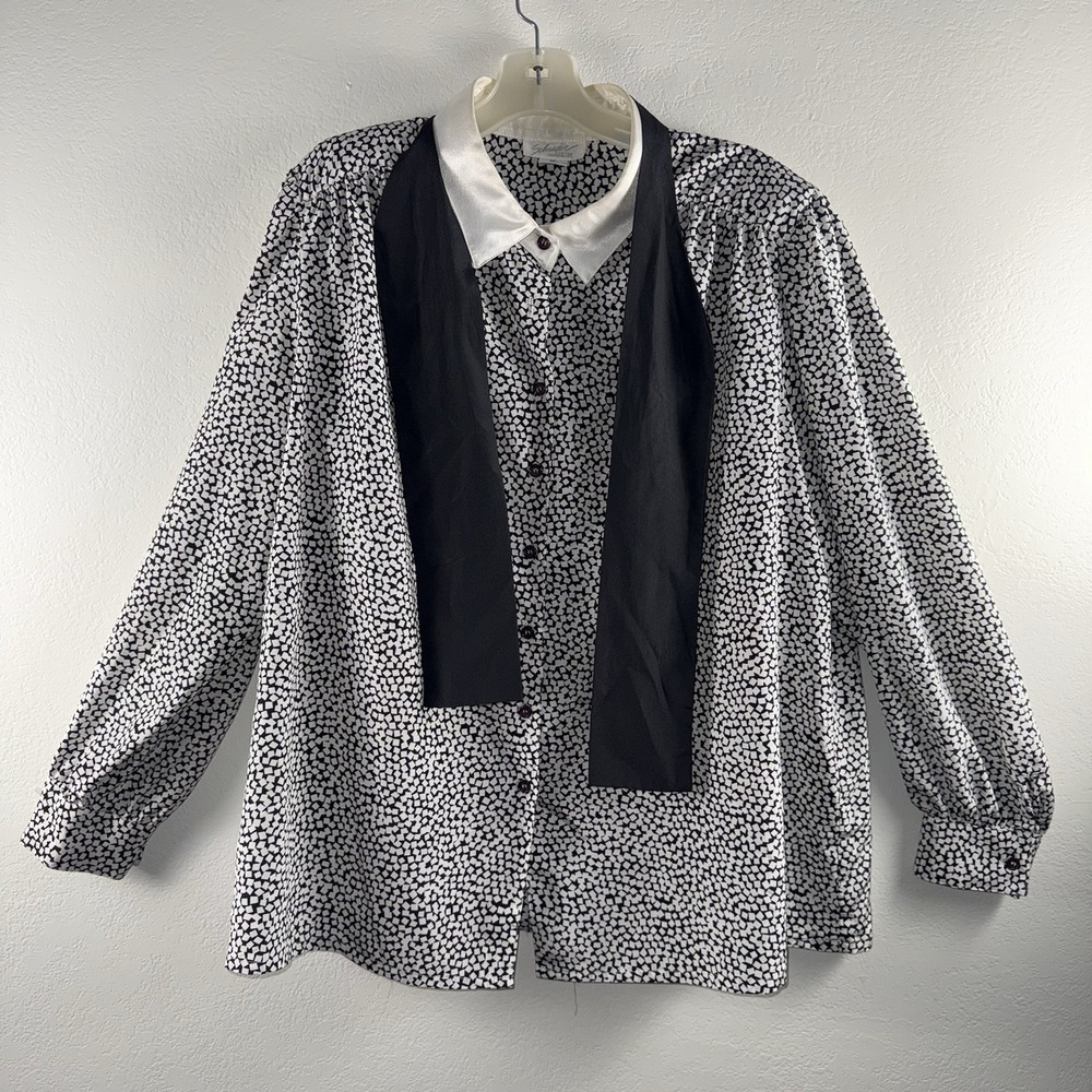 Vintage Schrader Petite Blouse Womens 40 Black White Tuxedo Satin Collar Shirt